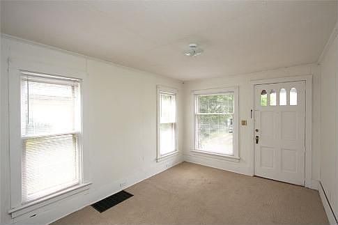 2nd image of 206 W Curtis St