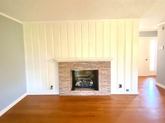 5th image of 1009 Woodlawn St