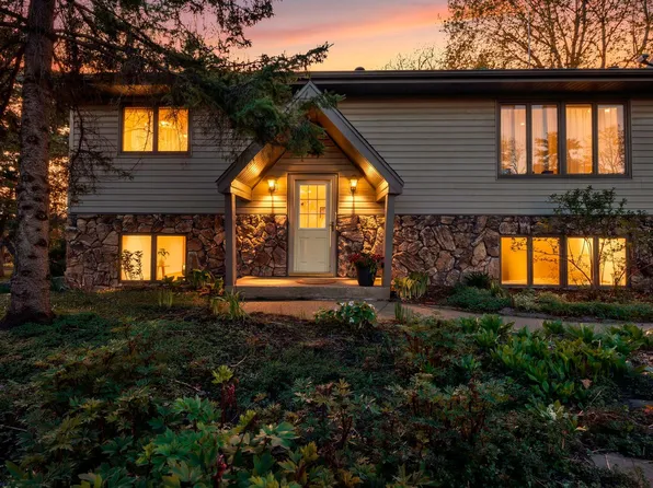 28508 Jocelyn Ave, Chisago City, MN 55013