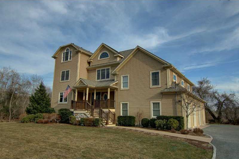 1st image of 95 Starr Dr