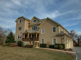 95 Starr Dr, Narragansett, RI 02882