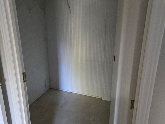4th image of 304 Thornbury Rdg