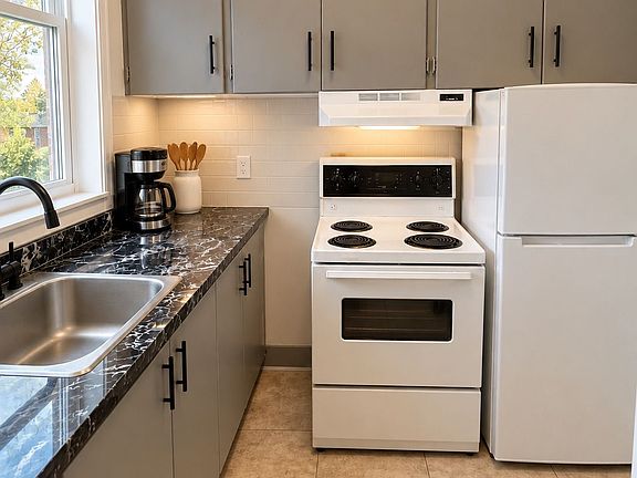 5th image of 51 Queen St E #5