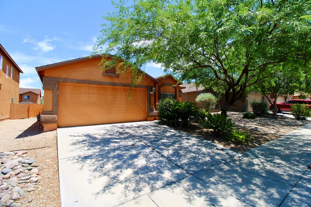 3 bed, 2.0 bath, 1247 sqft, $1,799 — Photo 2