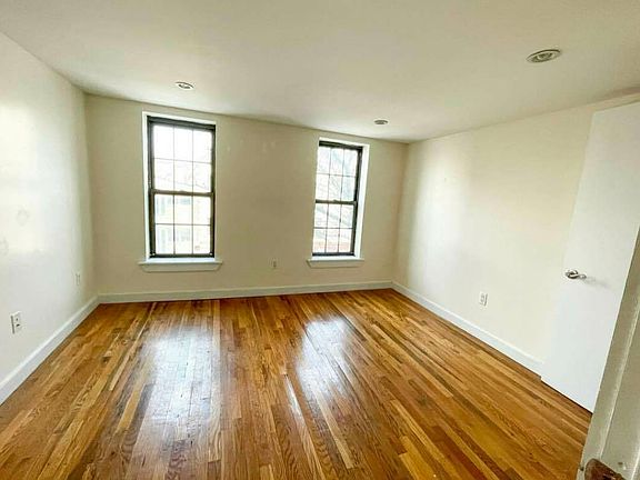 2nd image of 231 Jefferson St #D3r