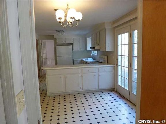 5th image of 117 Terrytown Heights Dr