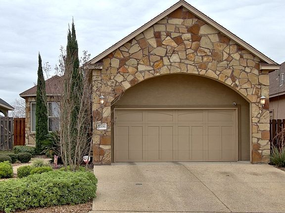 2nd image of 1206 Legacy Dr