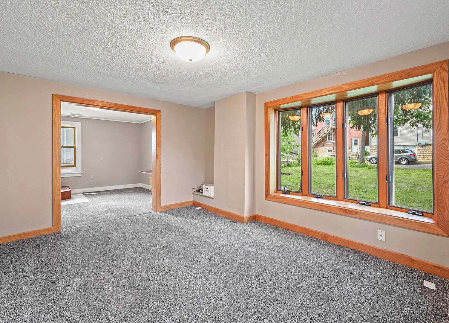 3 bedroom 2 bath with garage! — Photo 1
