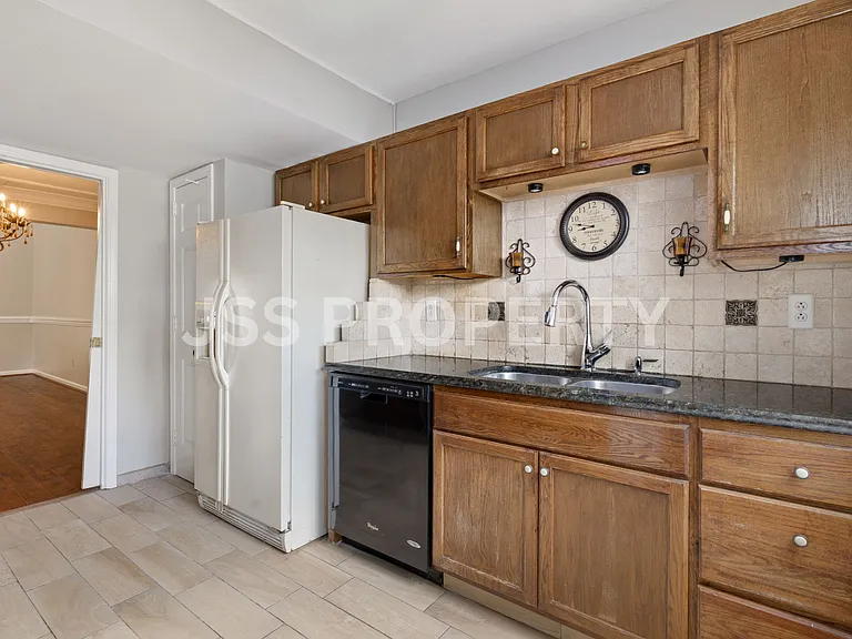 2267 Cheshire Dr — Photo 9
