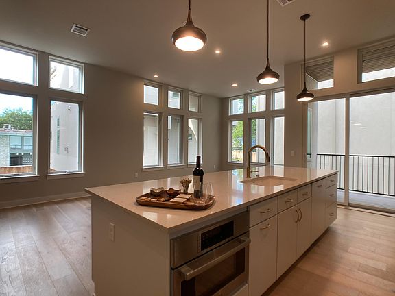 Kitchen/dining/living