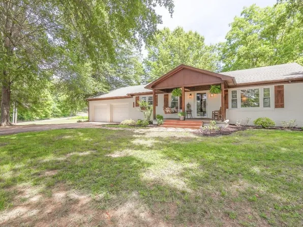 231 Woodrow St, Bradford, TN 38316