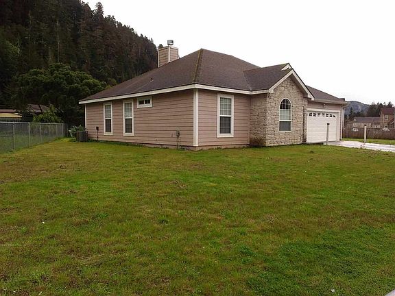 3rd image of 130 Salmon Ave