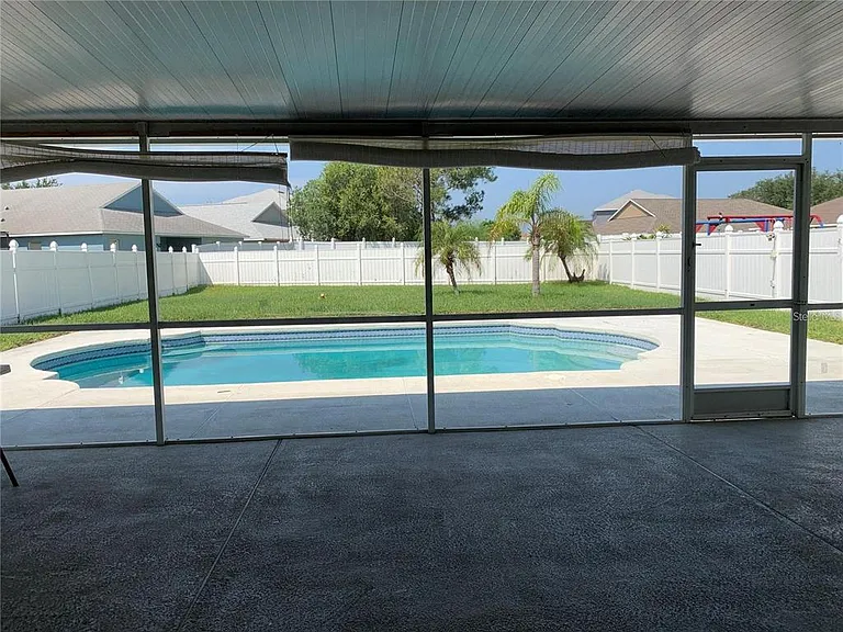 4211 Hartford Lake Dr — Photo 32