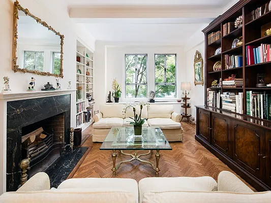 Sold by Sotheby's International Realty | media 1