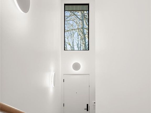 4th image of 907 Redfern St #10