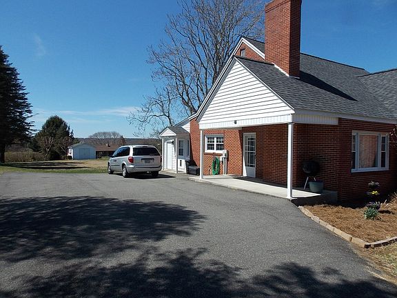 3rd image of 1124 N Main St