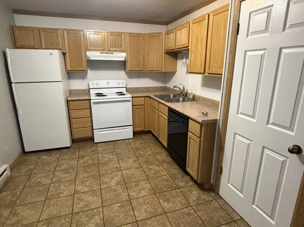 136 Earl St, 136 Earl St APT 9, Evansdale, IA 50707