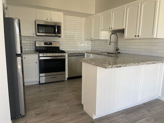 5th image of 1939 E Missouri Ave #15