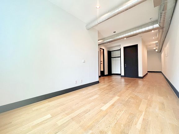 4th image of 244 Hawthorne St APT 4