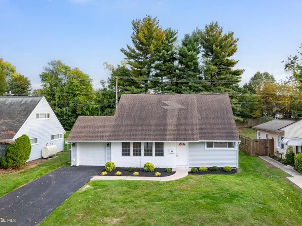 92 Kenwood Dr S, Levittown, PA 19055