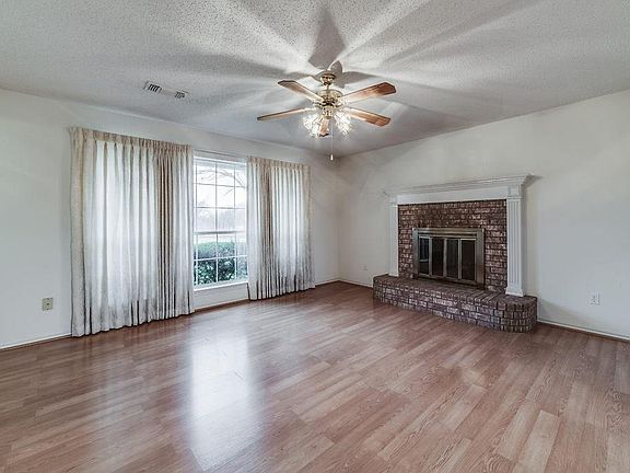 4th image of 200 Willow Creek Ct