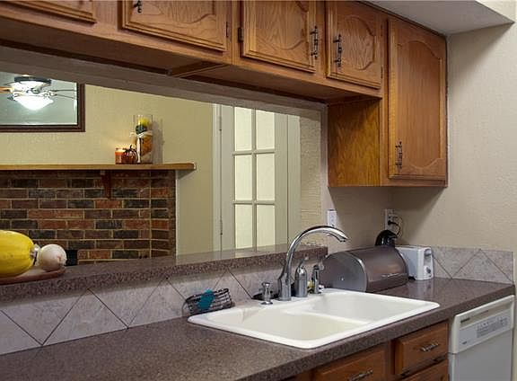 4th image of 4221 Spindletree Ln