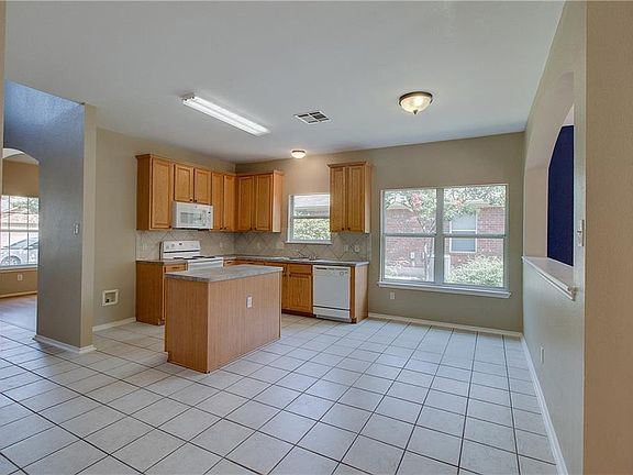 2nd image of 126 Aguilar Dr