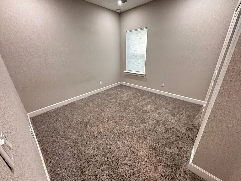 212 Willow Creek Ct — Photo 21