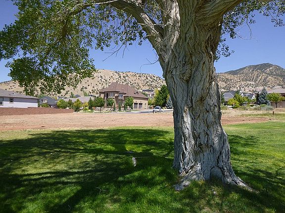 5th image of 412 E Canyon View Dr