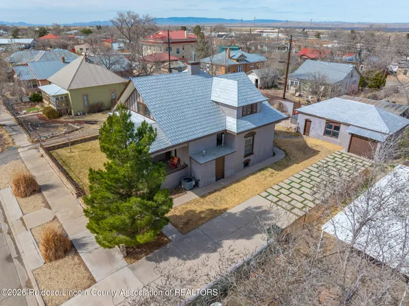 406 11th St, Carrizozo, NM 88301