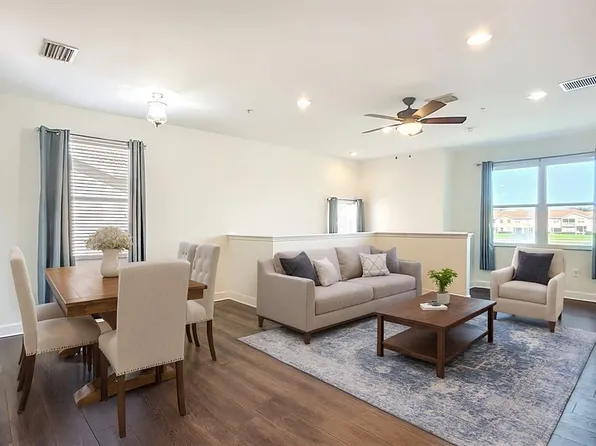 3668 Parkridge Cir #28-201, Sarasota, FL 34243
