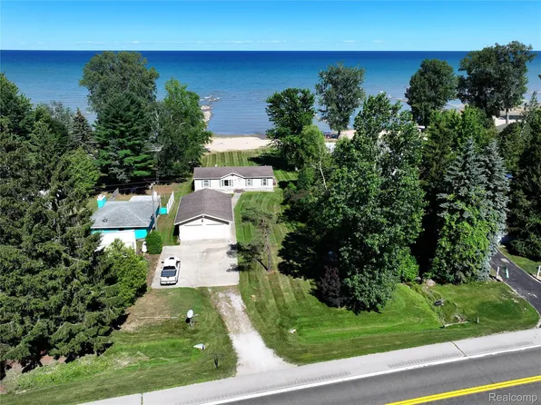 3867 S Lakeshore Rd, Harbor Beach, MI 48441