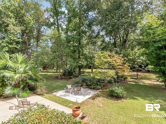 5th image of 305 Fern Hill Ct