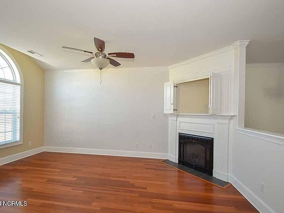 4th image of 1628 Brook Hollow Dr #B