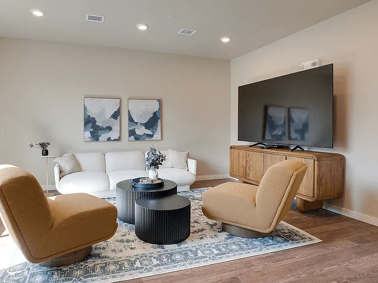 Pinehurst Apartments — Photo 8