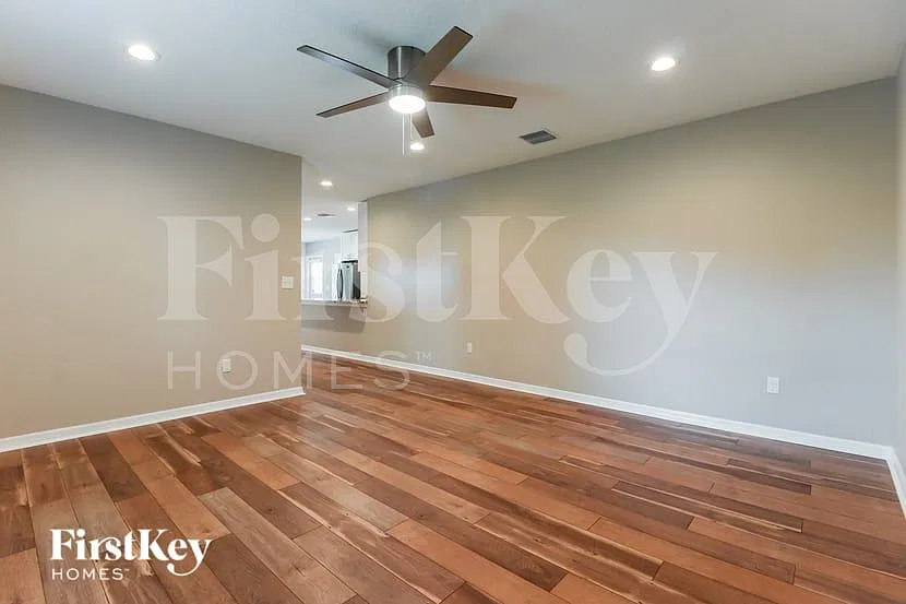 3 bed, 2.5 bath, 1566 sqft, $2,305 — Photo 4