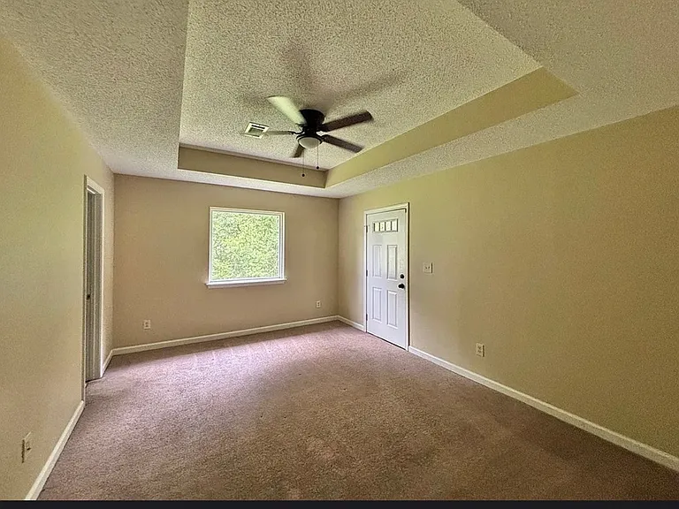 111 S Jackson Ave — Photo 5
