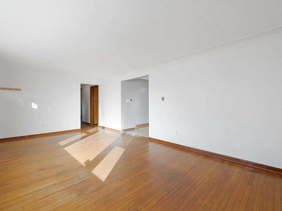 1438 W Dupont Rd