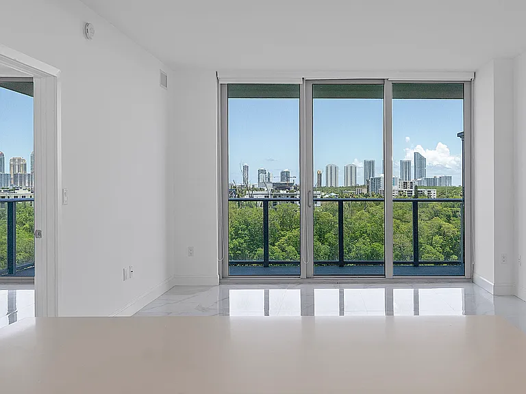 16385 Biscayne Blvd #717 — Photo 41