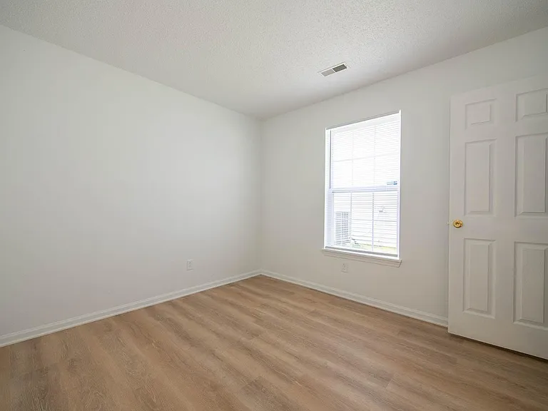 9661 Trail Dr — Photo 6