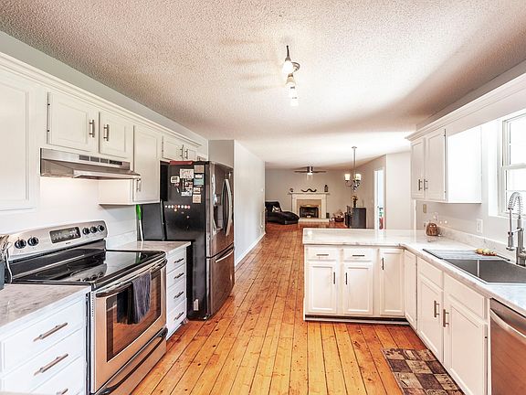 2nd image of 3538 Armstrong Rd