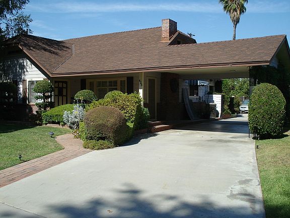 Main house View from driveway