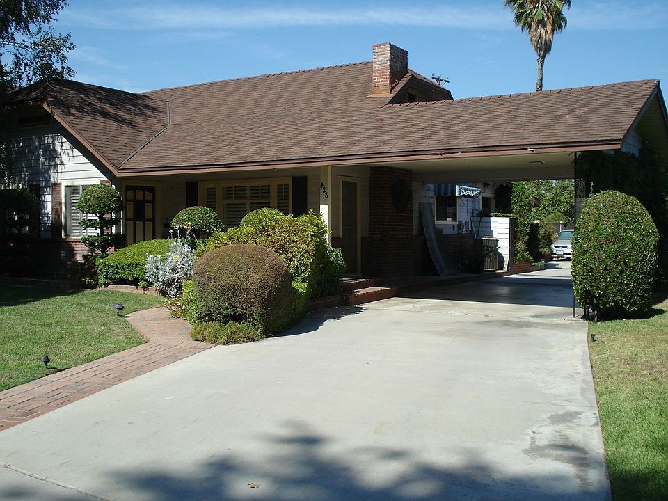 Main house View from driveway