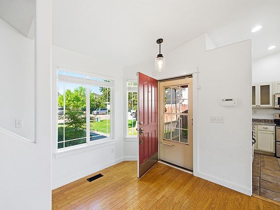 5th image of 10599 Gossamer St
