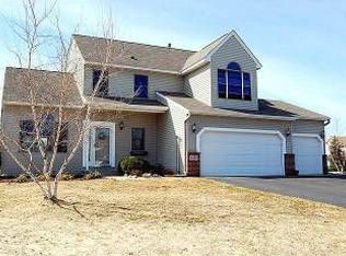 8497 Beacon Rd, Woodbury, MN 55125