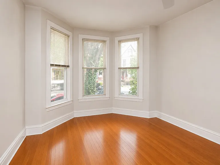 1217 W George St #1F — Photo 2