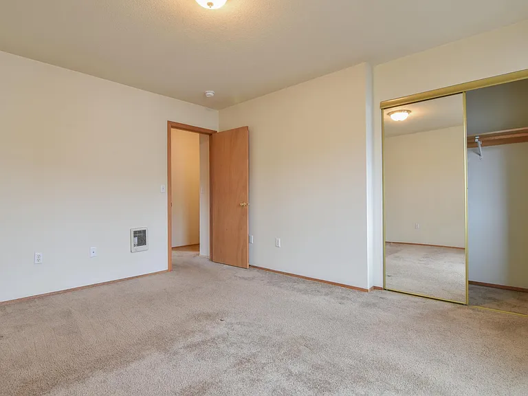 444 NE Stanton St #7 — Photo 11