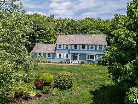 2nd image of 118 Mountain Spring Road