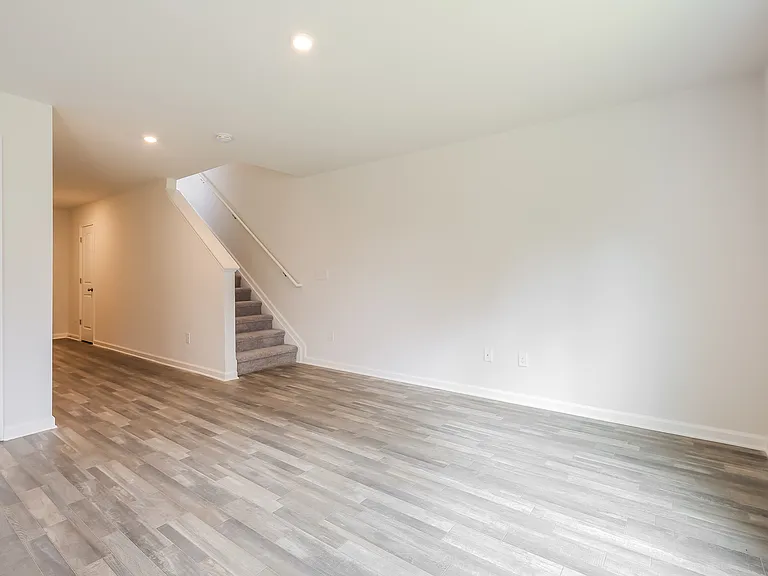 123 Colonial Walk — Photo 4
