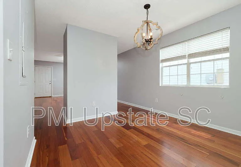 12 Hayfield Ln — Photo 4